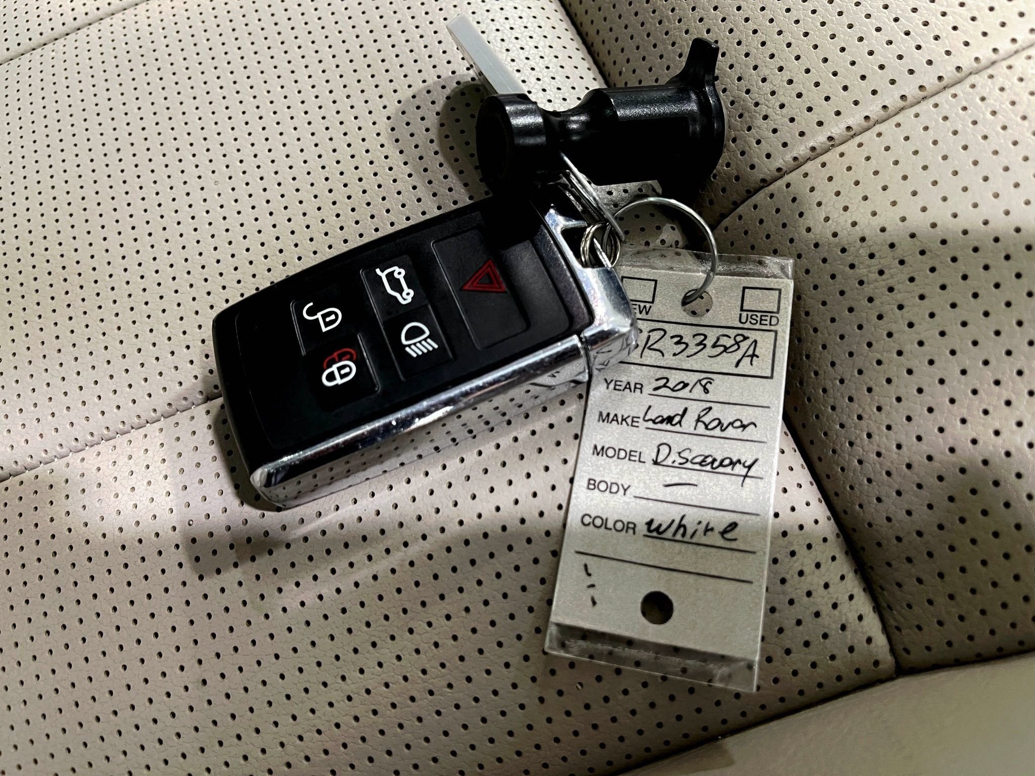 Used 2018 Land Rover Discovery HSE AWD/4WD image 39