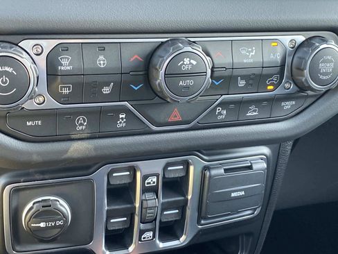 New 2026 Jeep Wrangler Unlimited Sahara AWD/4WD image 12