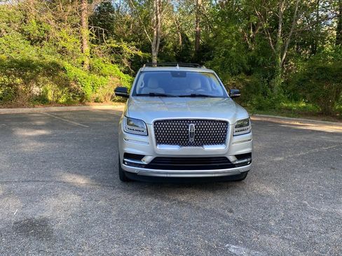 Used 2019 Lincoln Navigator Reserve AWD/4WD image 2
