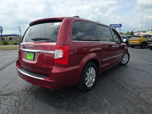 Used 2012 Chrysler Town & Country Touring-L w/ Entertainment Group #2 FWD image 7