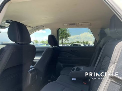 Used 2024 Nissan Pathfinder SV FWD image 29