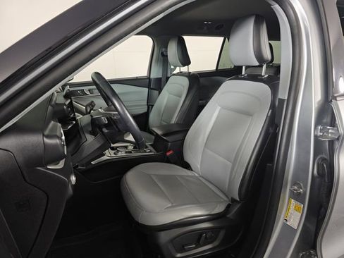 Used 2021 Ford Explorer XLT w/ Equipment Group 202A AWD/4WD image 16