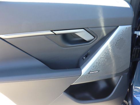 Used 2025 BMW 530i w/ Premium Package image 19