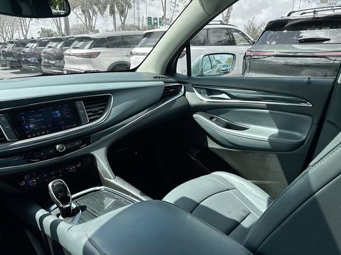 Used 2020 Buick Enclave Essence AWD/4WD image 23