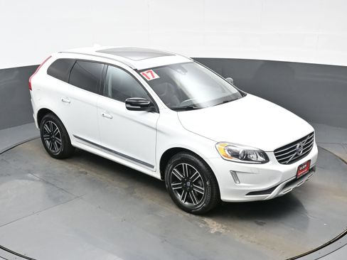 Used 2017 Volvo XC60 T5 Dynamic w/ Preferred Option Package image 34