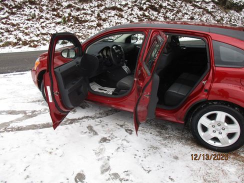 Used 2009 Dodge Caliber SXT image 11