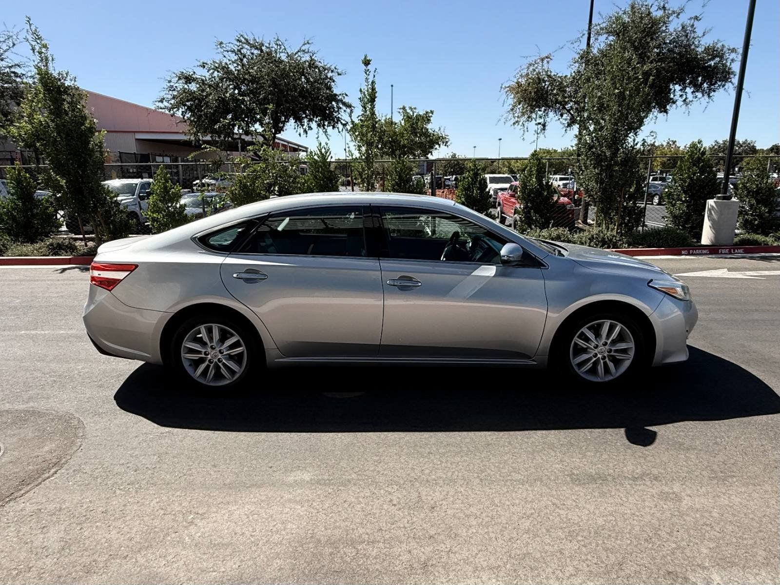 Used 2015 Toyota Avalon XLE FWD image 6