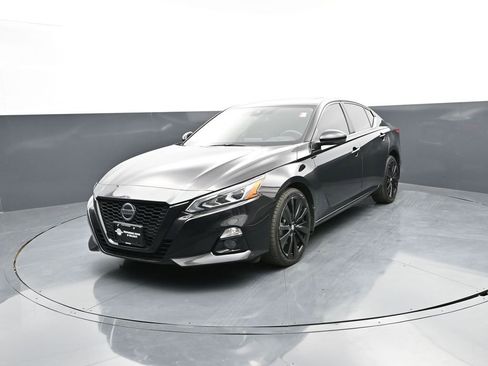 Used 2022 Nissan Altima 2.5 SR w/ Midnight Edition Package AWD/4WD image 9