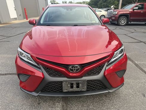 Used 2020 Toyota Camry SE w/ 4 Season Floor Mat Package FWD image 6