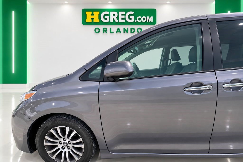 Used 2019 Toyota Sienna XLE w/ XLE Navigation Package FWD image 7