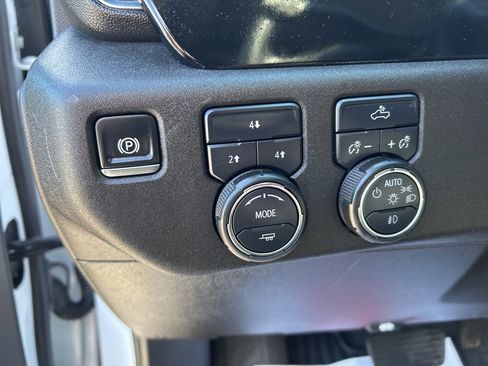 Used 2025 Chevrolet Silverado 2500 LT w/ Convenience Package image 13