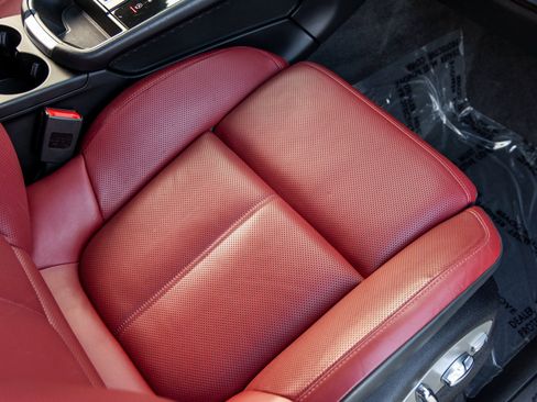 Certified 2023 Porsche Macan image 46