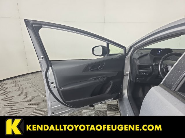 Used 2025 Toyota Prius LE FWD image 19