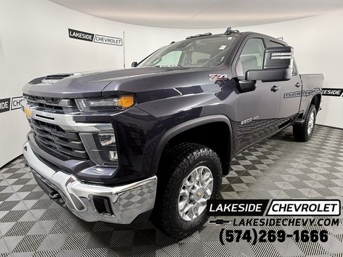 Used 2024 Chevrolet Silverado 2500 LT w/ Convenience Package image 1