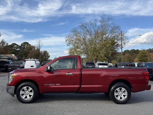 Used 2018 Nissan Titan SV w/ SV Utility Package image 4
