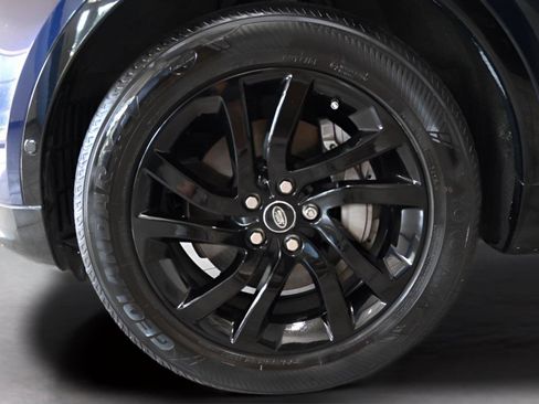 Used 2020 Land Rover Discovery Landmark AWD/4WD image 34