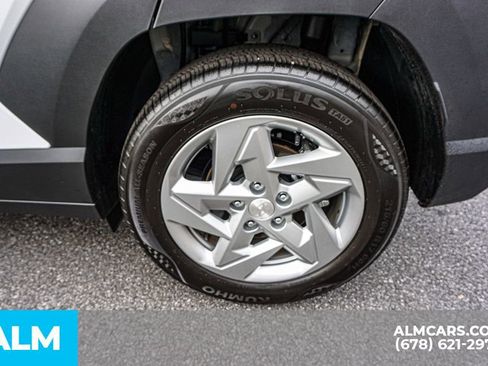 Used 2025 Hyundai Kona SE image 17