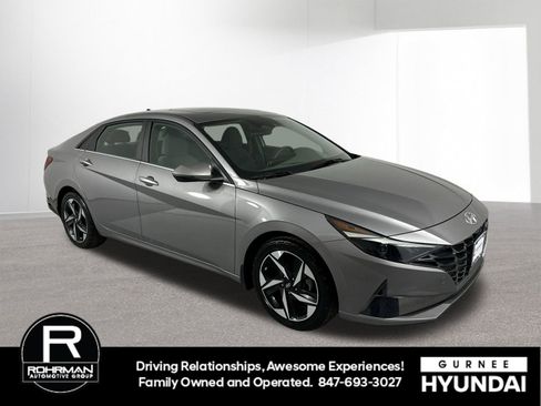 Used 2022 Hyundai Elantra SEL w/ Convenience + Premium Package image 3