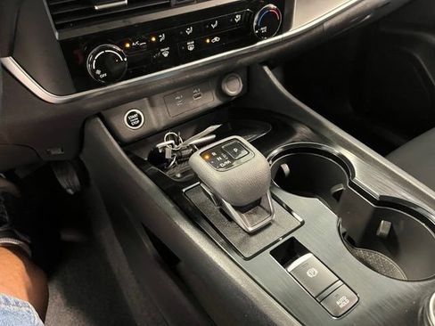 Used 2023 Nissan Rogue S AWD/4WD image 30