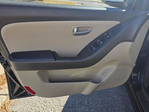 Used 2009 Hyundai Elantra GLS FWD image 13