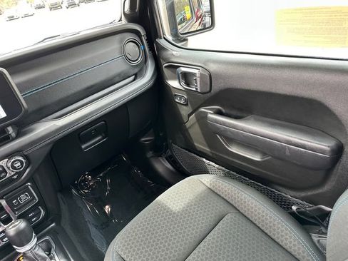 Used 2025 Jeep Wrangler Unlimited Rubicon 4xe w/ Convenience Group AWD/4WD image 23