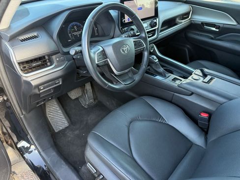 Used 2025 Toyota Grand Highlander AWD image 14