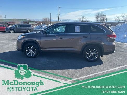Used 2018 Toyota Highlander XLE image 3