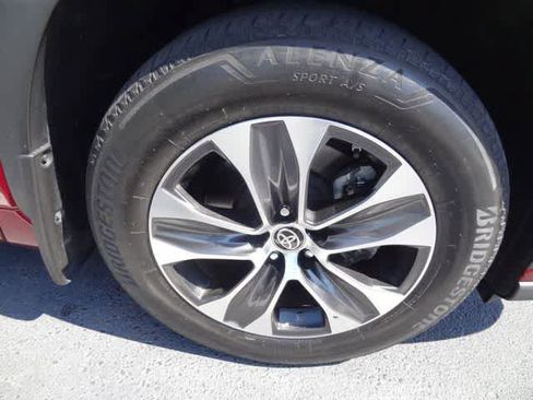 Used 2023 Toyota Highlander XLE FWD image 18
