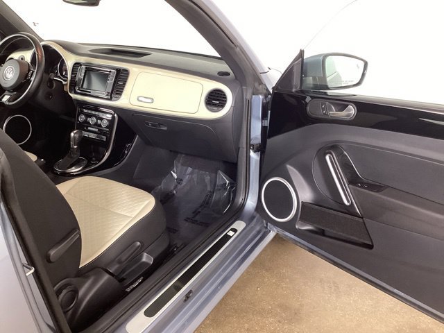 Used 2019 Volkswagen Beetle 2.0T SE FWD image 21