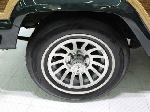 Used 1991 Jeep Grand Wagoneer 4X4 image 31