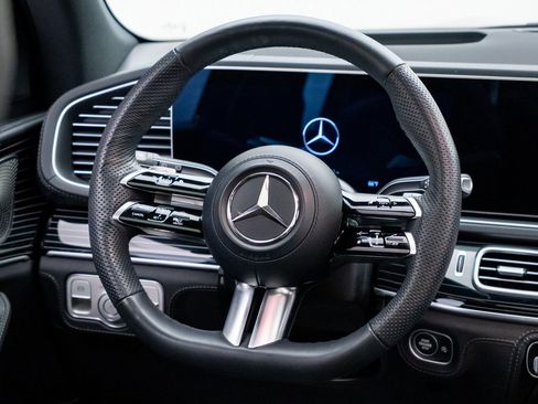 Used 2024 Mercedes-Benz GLS 450 4MATIC image 11