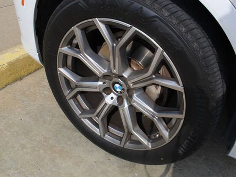 Used 2022 BMW X7 xDrive40i w/ Executive Package AWD/4WD image 3