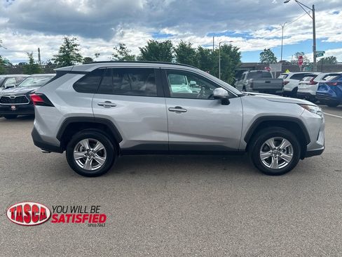 Used 2025 Toyota RAV4 XLE AWD/4WD image 9
