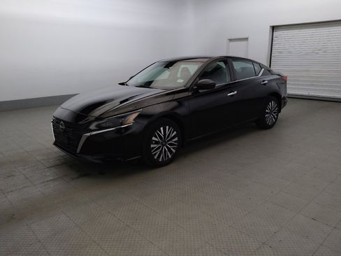 Used 2023 Nissan Altima 2.5 SV AWD/4WD image 2