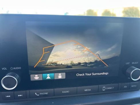 Used 2023 Honda Pilot LX image 12