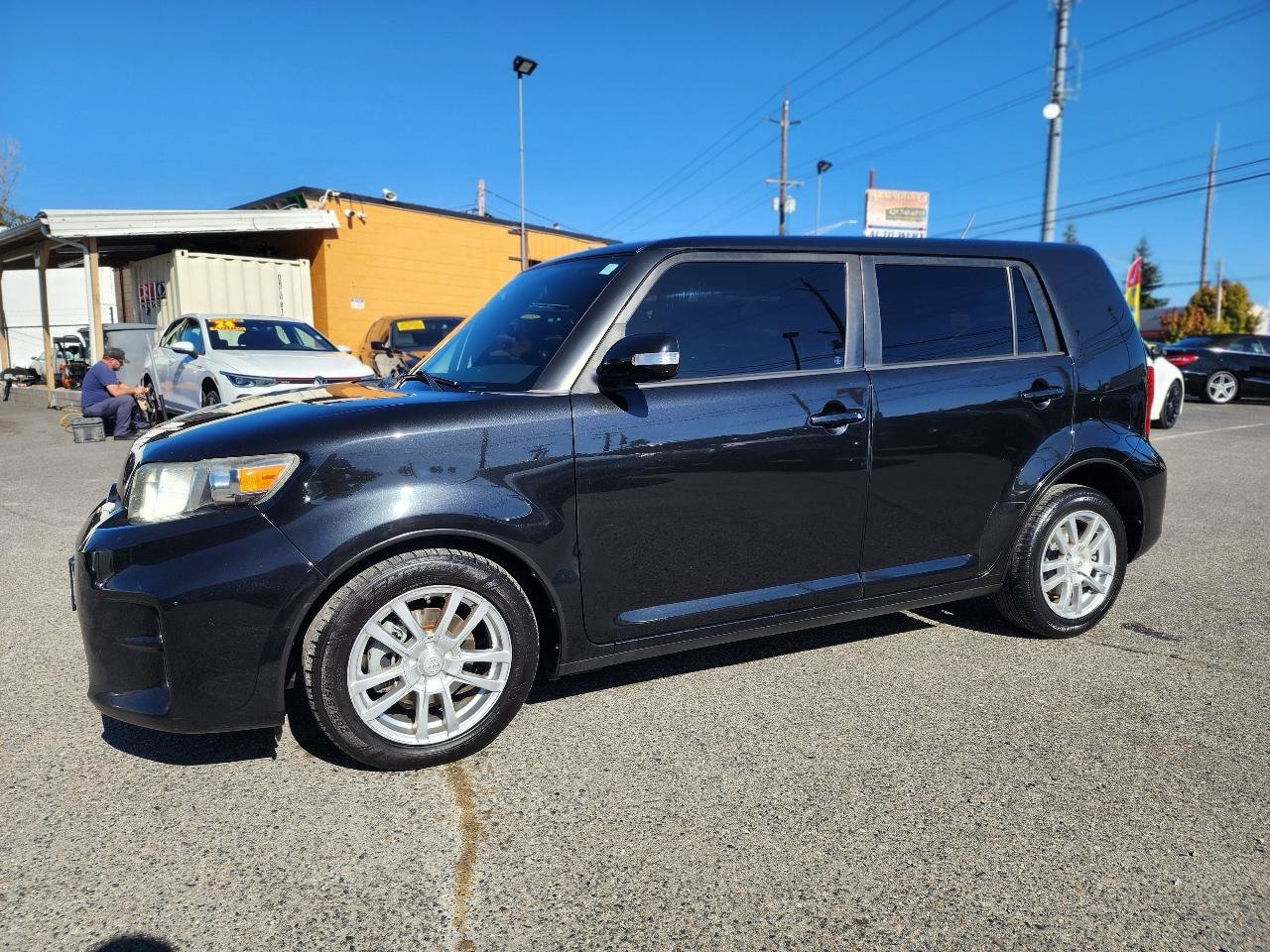 Used 2011 Scion xB FWD image 9