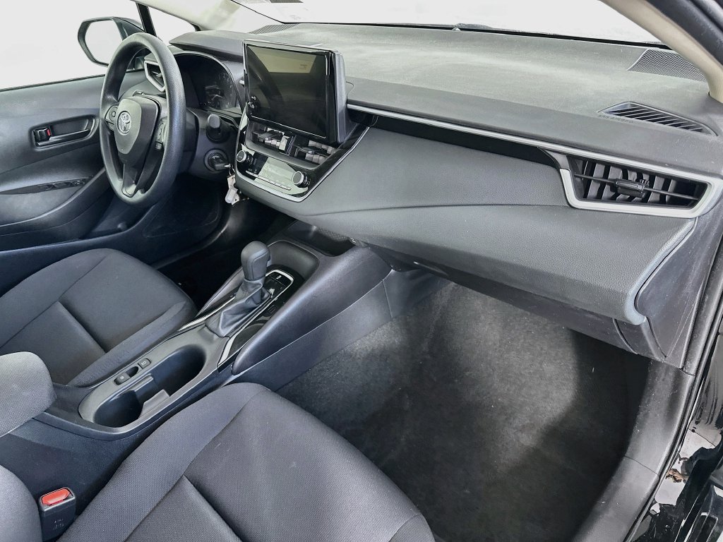 Used 2025 Toyota Corolla LE FWD image 30