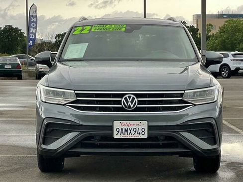 Certified 2022 Volkswagen Tiguan SE image 9