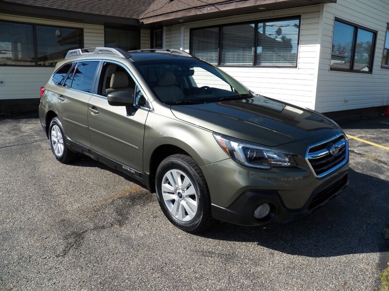 Used 2019 Subaru Outback 2.5i Premium AWD/4WD image 1