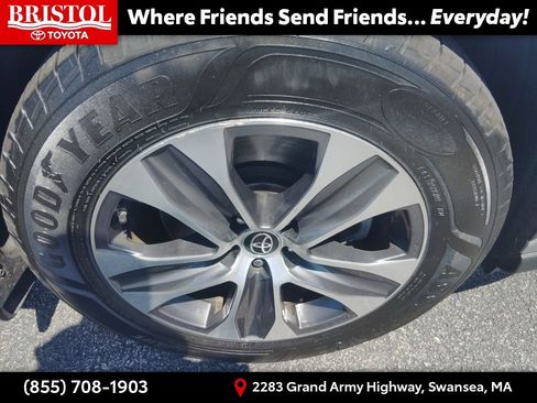Used 2022 Toyota Highlander XLE AWD/4WD image 10