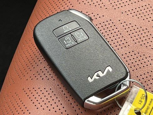 Used 2023 Kia Carnival SX FWD image 30