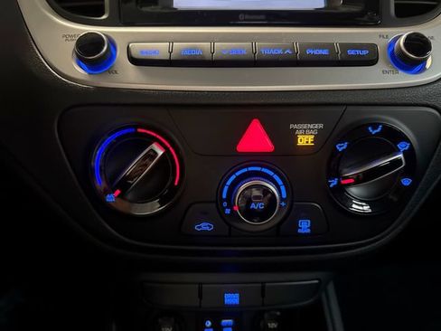 Used 2022 Hyundai Accent SE FWD image 17