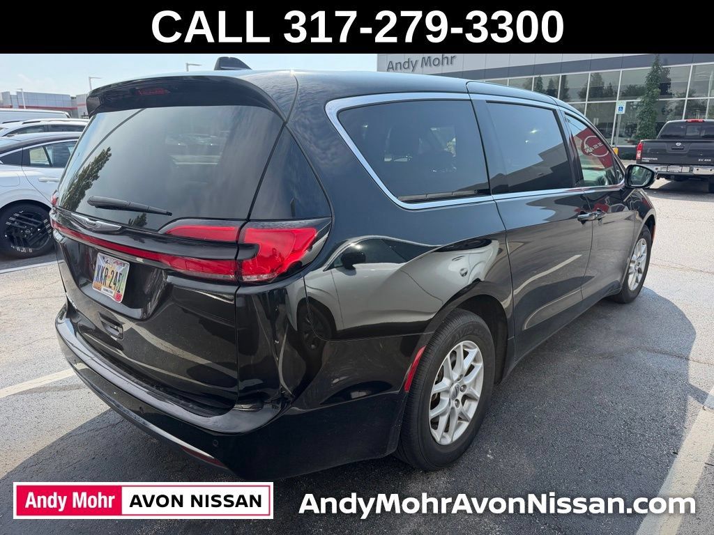 Used 2025 Chrysler Pacifica Select FWD image 4