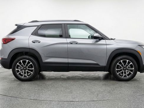 Used 2025 Chevrolet TrailBlazer LT w/ Driver Confidence Package AWD/4WD image 11