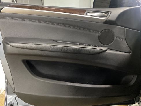 Used 2011 BMW X5 xDrive35d image 8