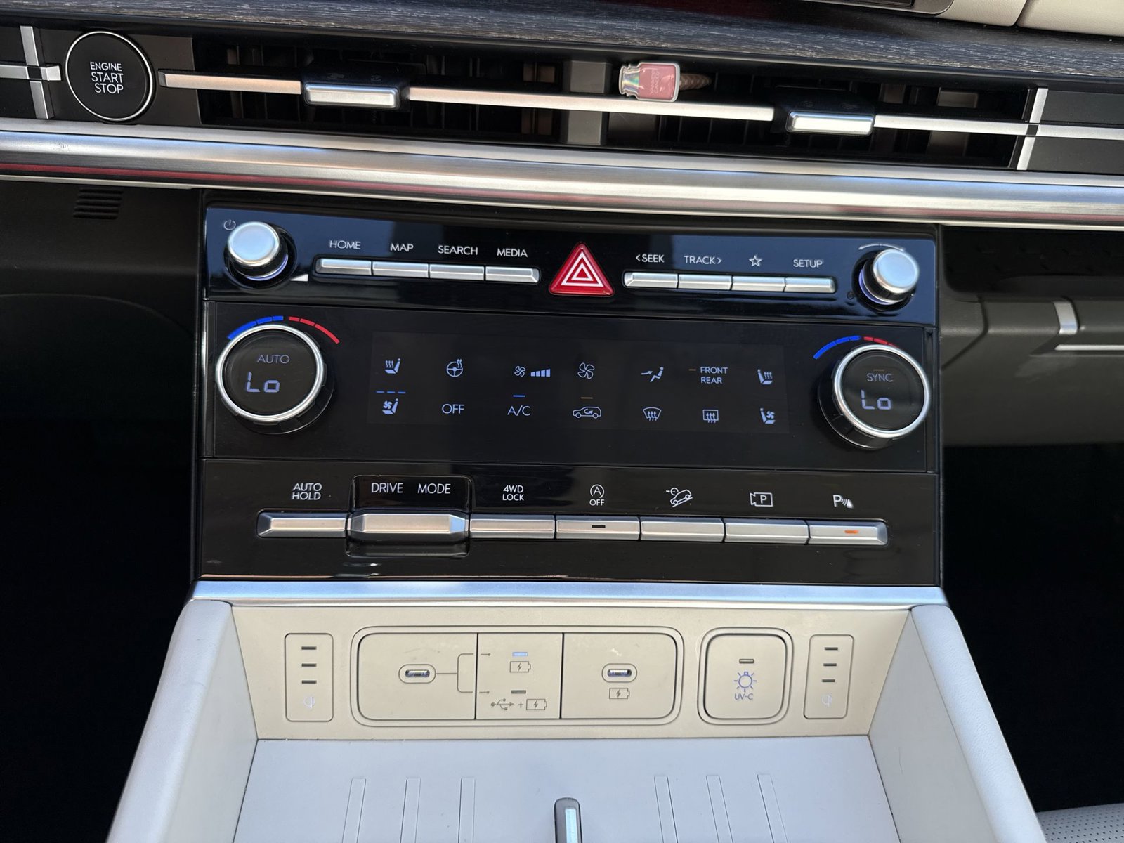 Used 2024 Hyundai Santa Fe Calligraphy AWD/4WD image 22