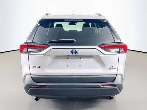 Used 2020 Toyota RAV4 LE image 6