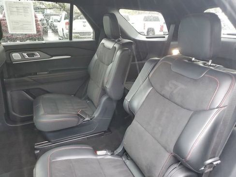 Used 2025 Ford Explorer ST image 32