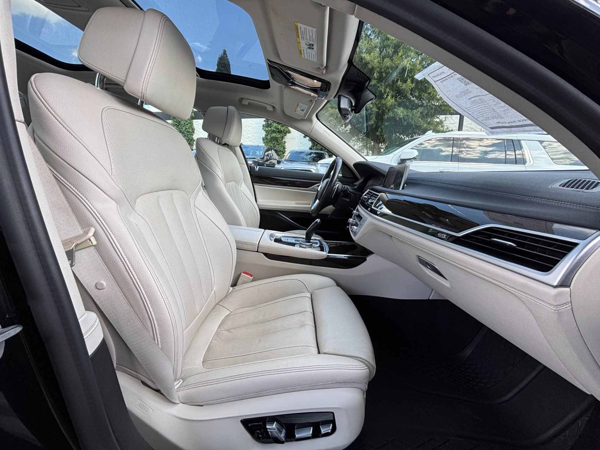 Used 2021 BMW 740i RWD image 40