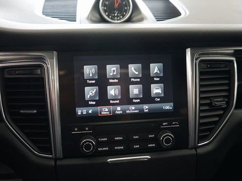 Used 2018 Porsche Macan Base image 39